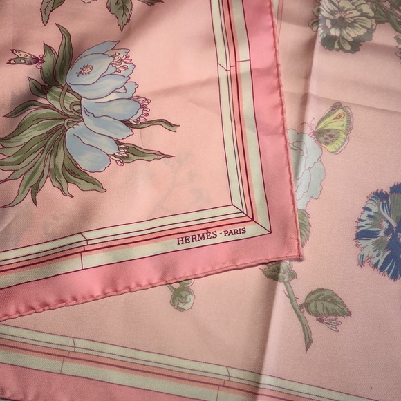 ✨Hermès “Quai Aux Fluers” silk scarf✨ - Picture 14 of 16